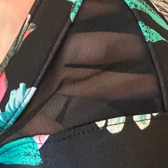 FINAL PRICE GUESS Sleeveless MESH INSERTS Halter FLORAL Neoprene Top - Picture 5 of 10